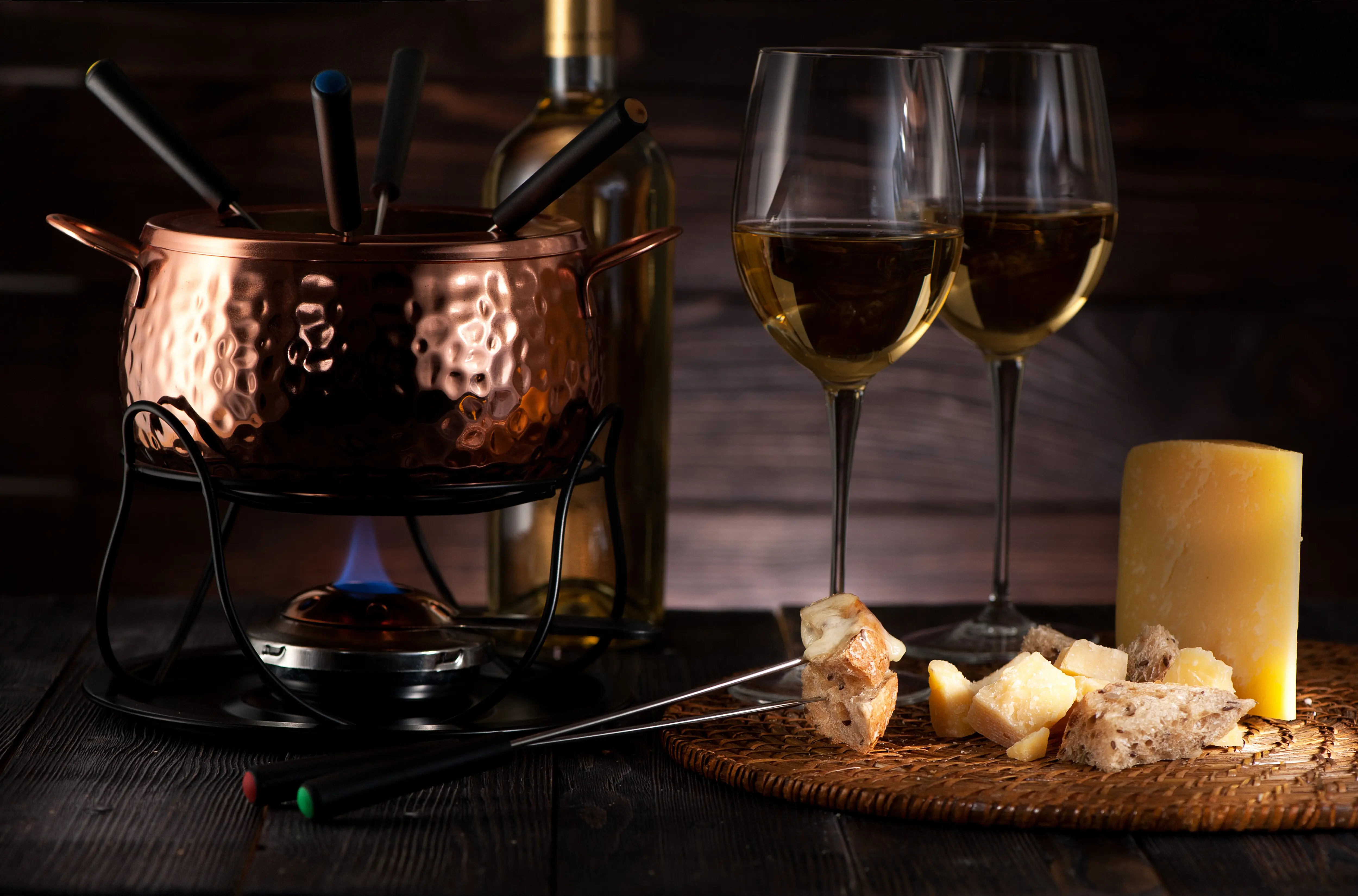 Swiss cheese fondue and white wine